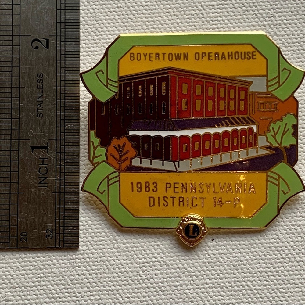 Vintage Lions Club Pin 1983 Pennsylvania District 14-P Boyertown Opera House 2" - Picture 5 of 6